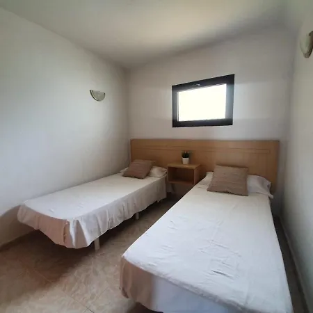 Ocean Front Cozy 2 Bedroom, 3 Beds Spacious- Netflix, Pool, Lift & Fast Wifi Apartment *