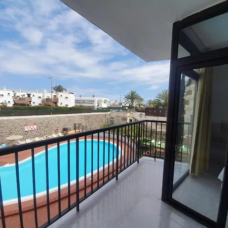 Ocean Front Cozy 2 Bedroom, 3 Beds Spacious- Netflix, Pool, Lift & Fast Wifi Apartment Playa del Ingles (Gran Canaria)
