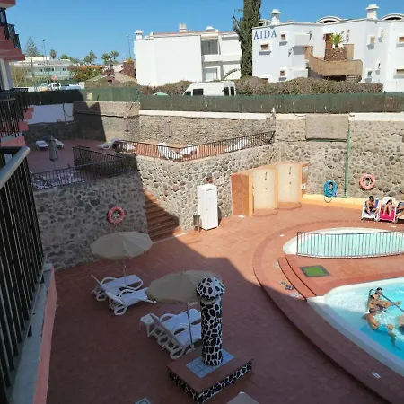 Ocean Front Cozy 2 Bedroom, 3 Beds Spacious- Netflix, Pool, Lift & Fast Wifi Playa del Inglés
