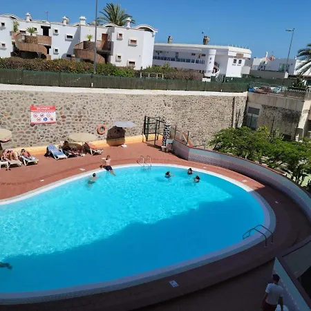 Ocean Front Cozy 2 Bedroom, 3 Beds Spacious- Netflix, Pool, Lift & Fast Wifi * Playa del Inglés