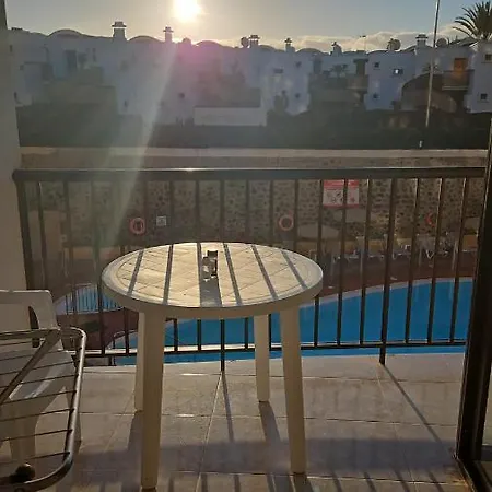 Ocean Front Cozy 2 Bedroom, 3 Beds Spacious- Netflix, Pool, Lift & Fast Wifi Playa del Inglés