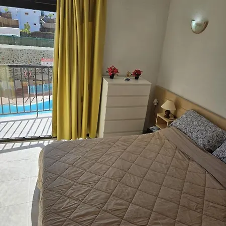 Ocean Front Cozy 2 Bedroom, 3 Beds Spacious- Netflix, Pool, Lift & Fast Wifi Playa del Inglés