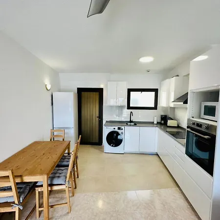 Ocean Front Cozy 2 Bedroom, 3 Beds Spacious- Netflix, Pool, Lift & Fast Wifi * Playa del Ingles (Gran Canaria)