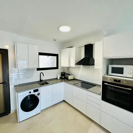 Apartment Ocean Front Cozy 2 Bedroom, 3 Beds Spacious- Netflix, Pool, Lift & Fast Wifi Playa del Inglés