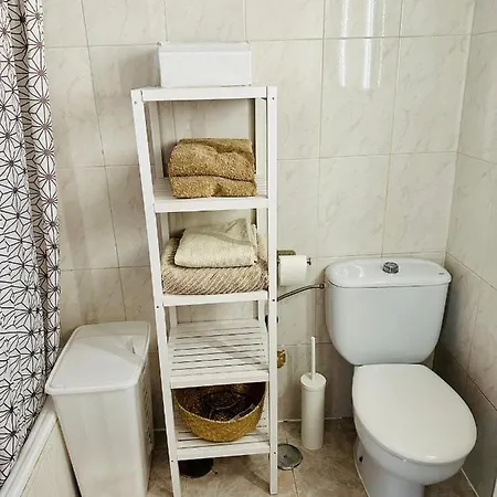 Ocean Front Cozy 2 Bedroom, 3 Beds Spacious- Netflix, Pool, Lift & Fast Wifi Apartment