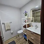 Appartement Ocean Front Cozy 2 Bedroom, 3 Beds Spacious- Netflix, Pool, Lift & Fast Wifi