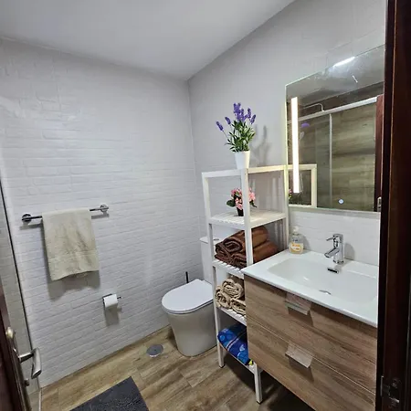アパート Ocean Front Cozy 2 Bedroom, 3 Beds Spacious- Netflix, Pool, Lift & Fast Wifi