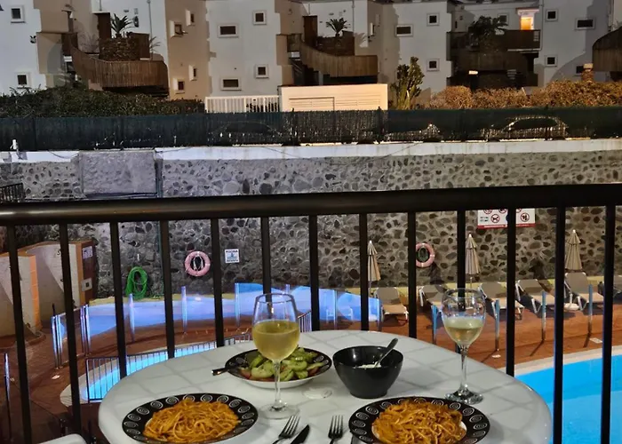 Ocean Front Cozy 2 Bedroom, 3 Beds Spacious- Netflix, Pool, Lift & Fast Wifi Apartmán *